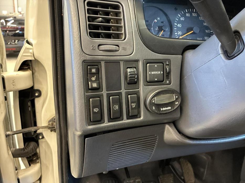 TOYOTA Hiace 2006