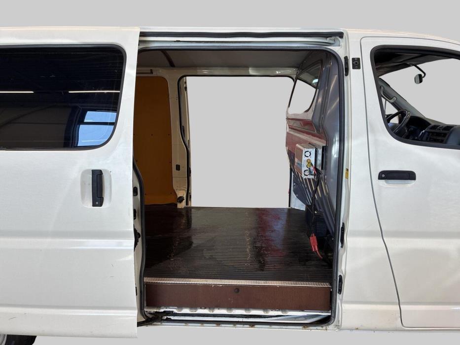 TOYOTA Hiace 2006