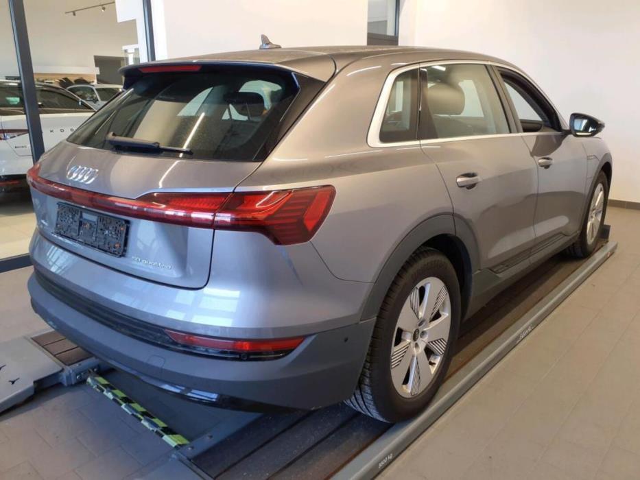 AUDI E-TRON 2023