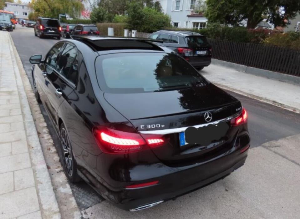 MERCEDES-BENZ E 2023