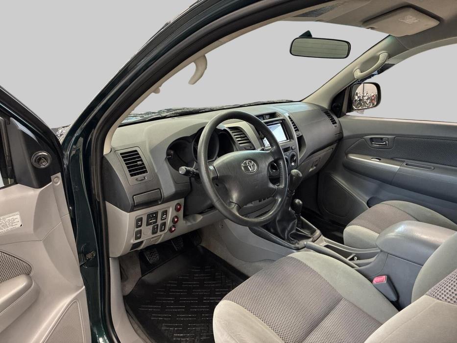 TOYOTA Hilux 2011