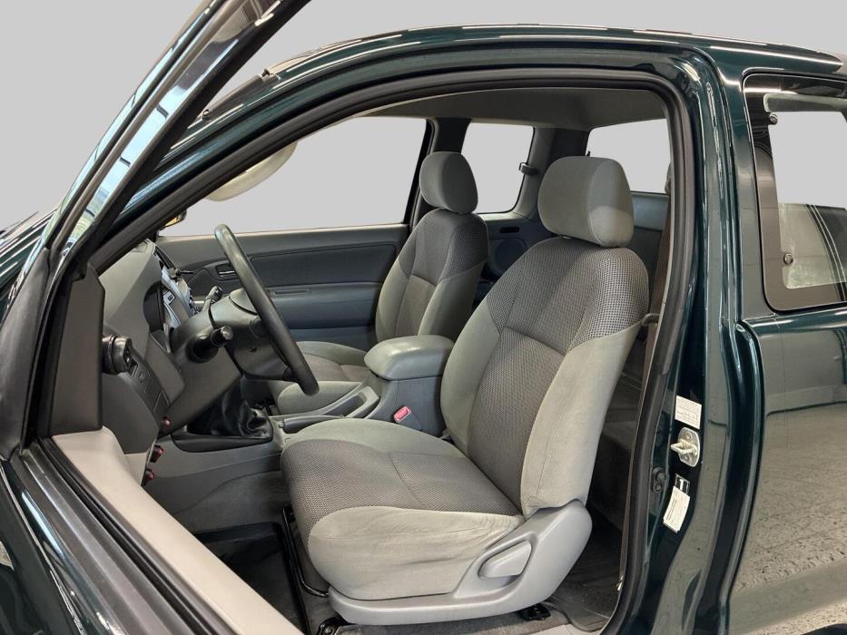 TOYOTA Hilux 2011