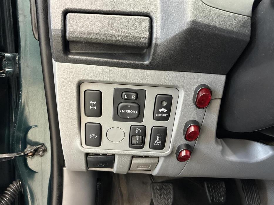 TOYOTA Hilux 2011