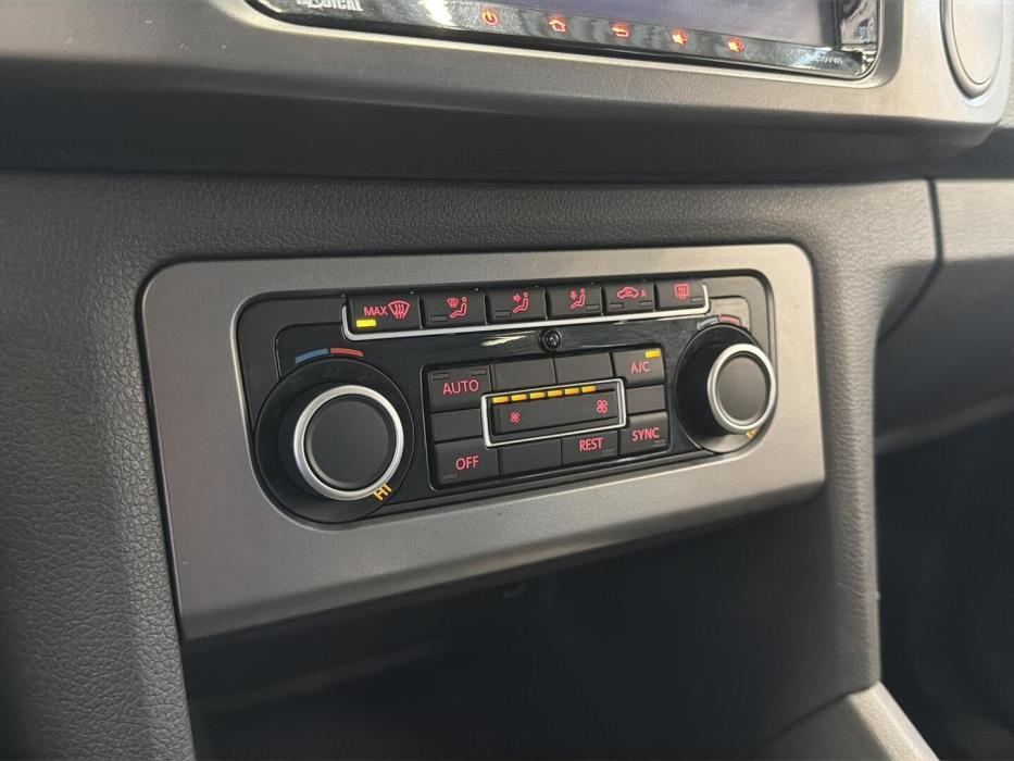 VOLKSWAGEN Amarok 2014