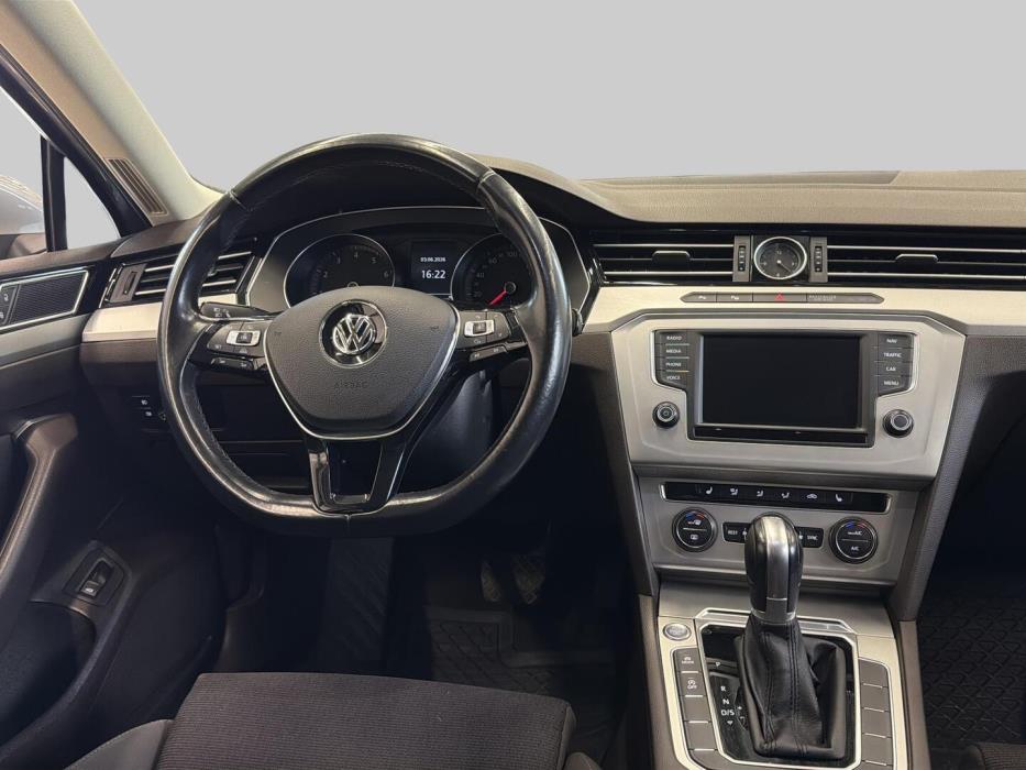 VOLKSWAGEN Passat 2016