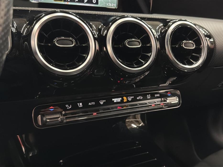 MERCEDES-BENZ A 2019