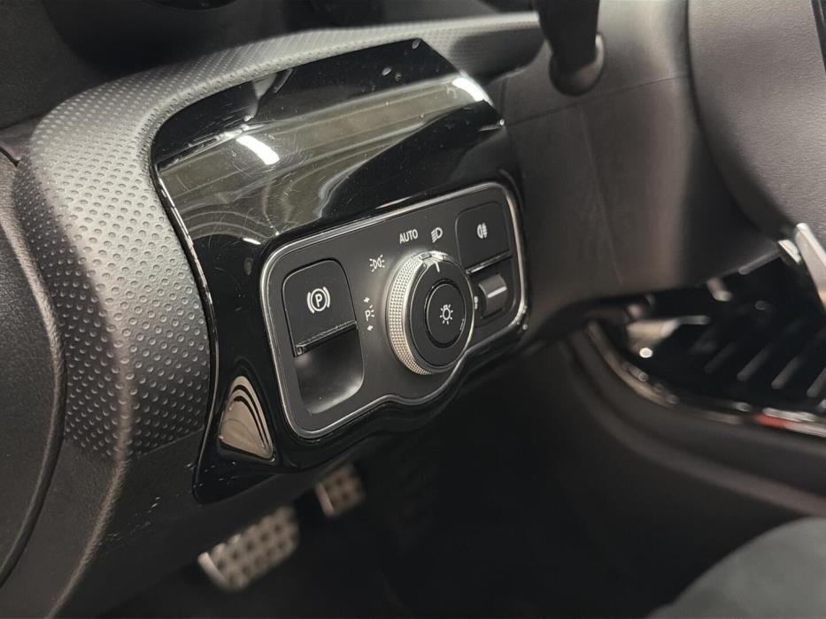 MERCEDES-BENZ A 2019