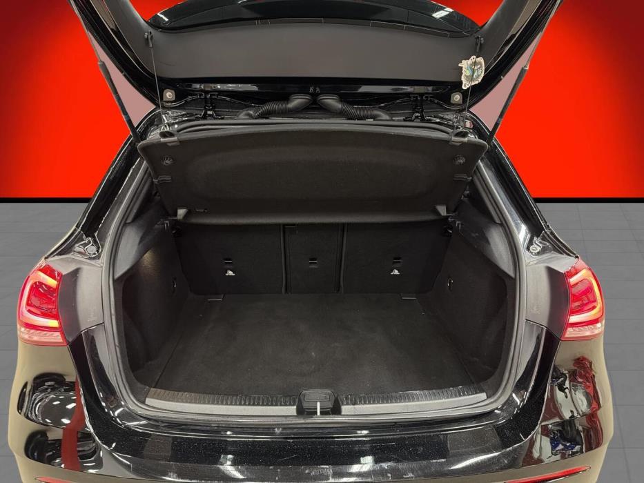 MERCEDES-BENZ A 2019