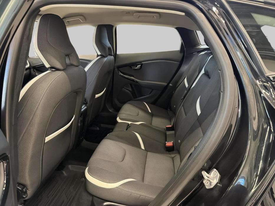 VOLVO V40 2019
