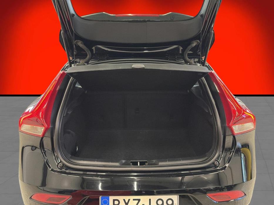VOLVO V40 2019
