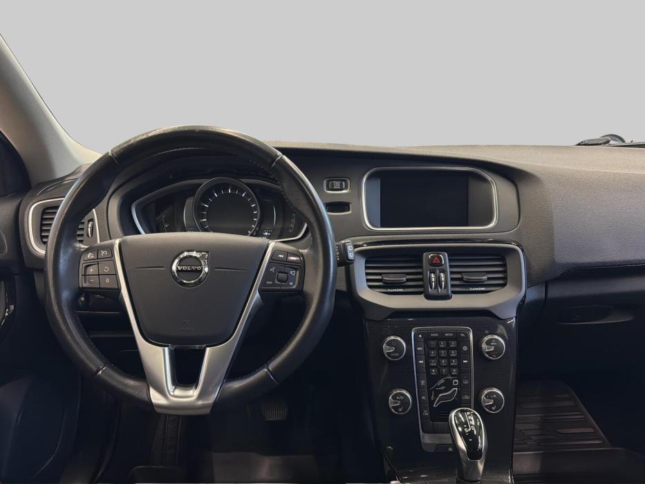 VOLVO V40 2019