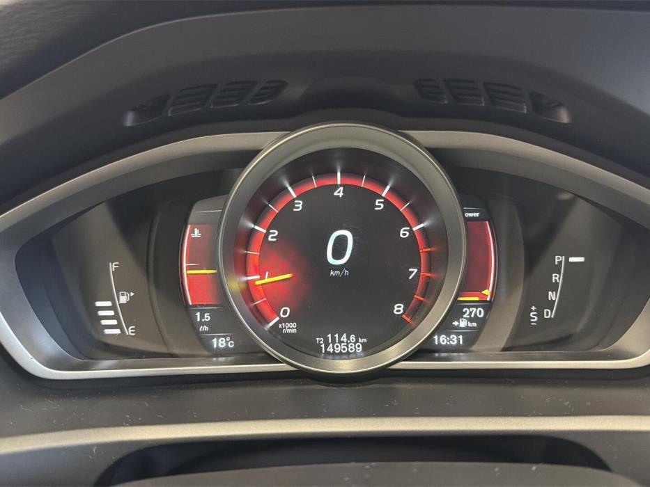 VOLVO V40 2019