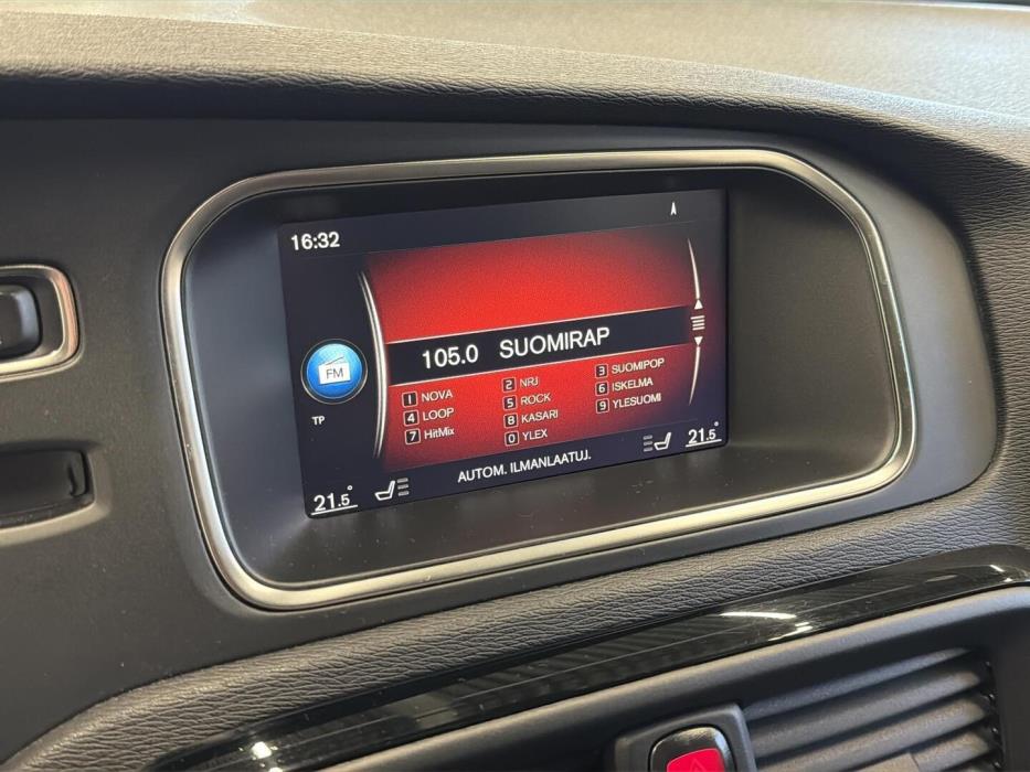 VOLVO V40 2019