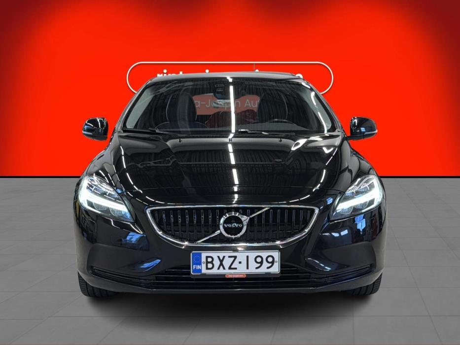 VOLVO V40 2019
