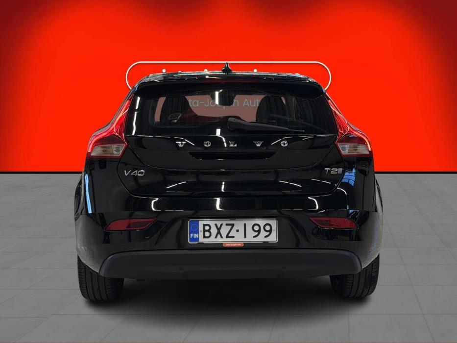 VOLVO V40 2019