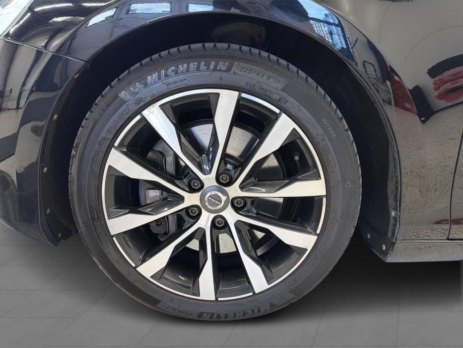 VOLVO V40 2019