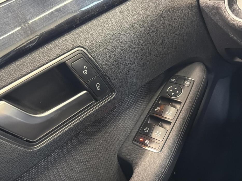 MERCEDES-BENZ E 2012