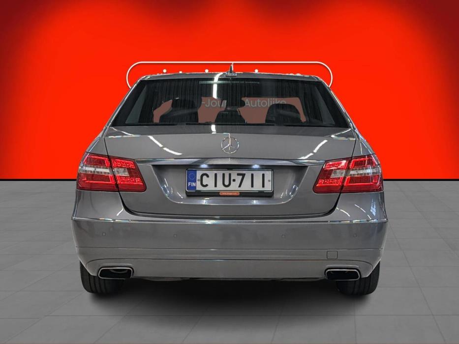 MERCEDES-BENZ E 2012