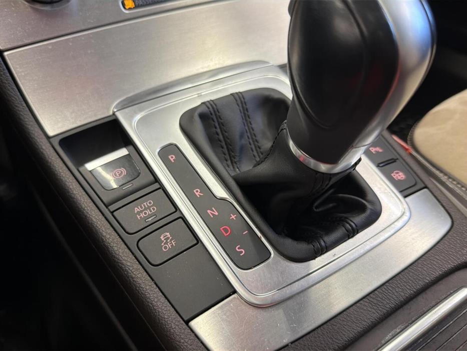 VOLKSWAGEN Passat 2014