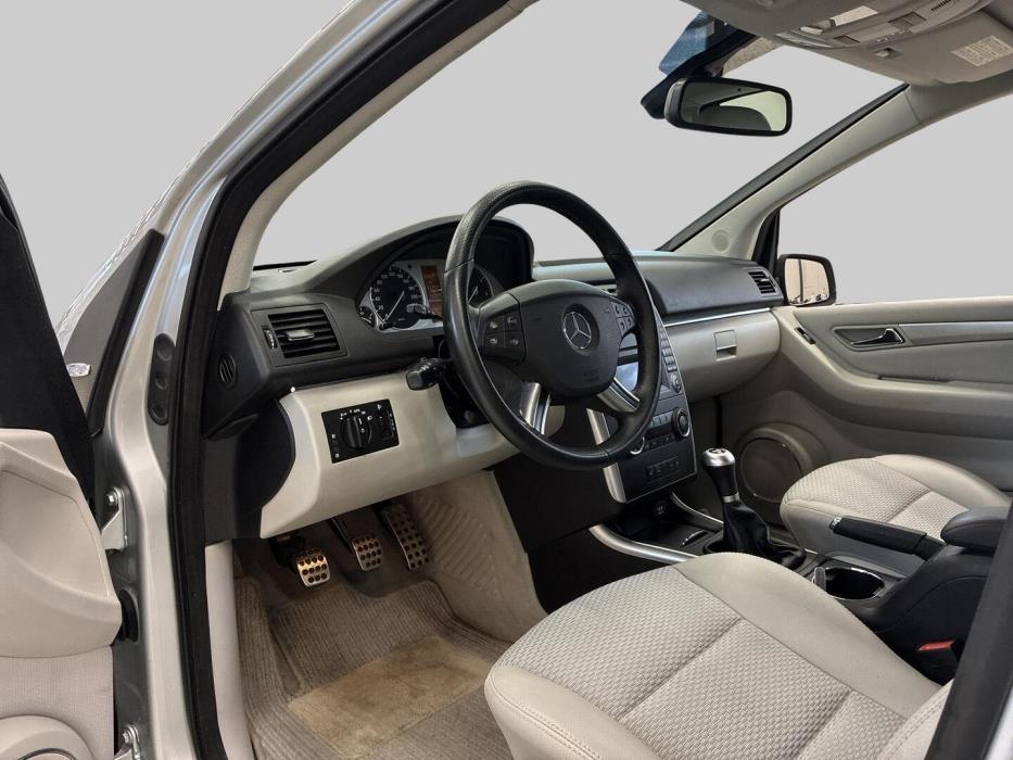 MERCEDES-BENZ B 2010