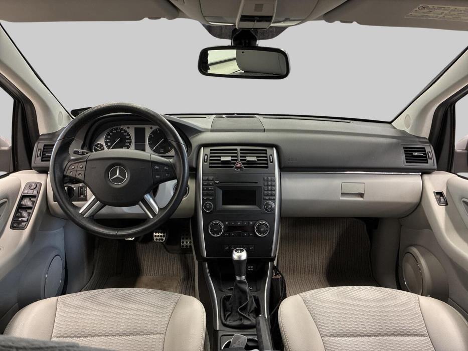 MERCEDES-BENZ B 2010