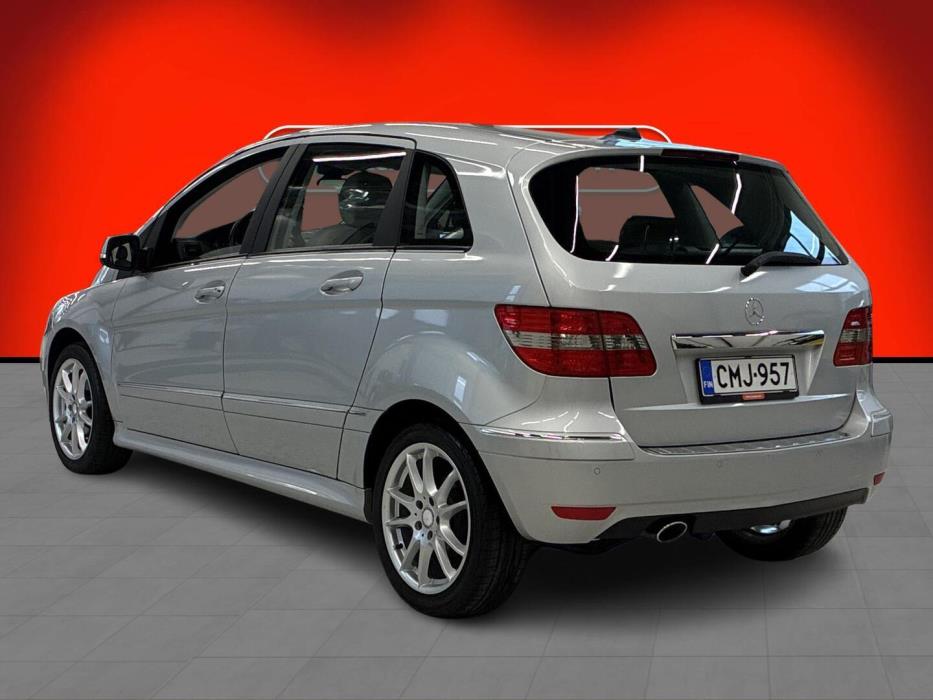 MERCEDES-BENZ B 2010