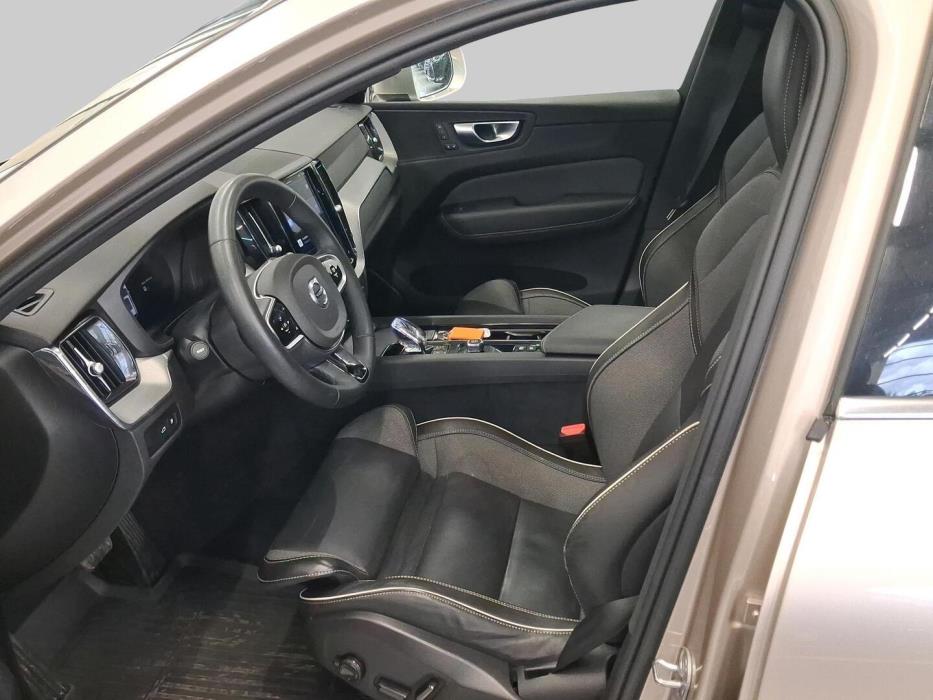VOLVO XC60 2023