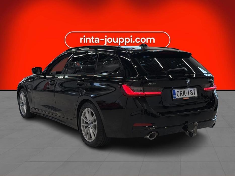 BMW 330 2023