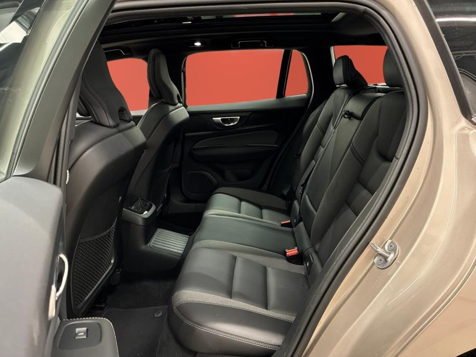 VOLVO V60 2024
