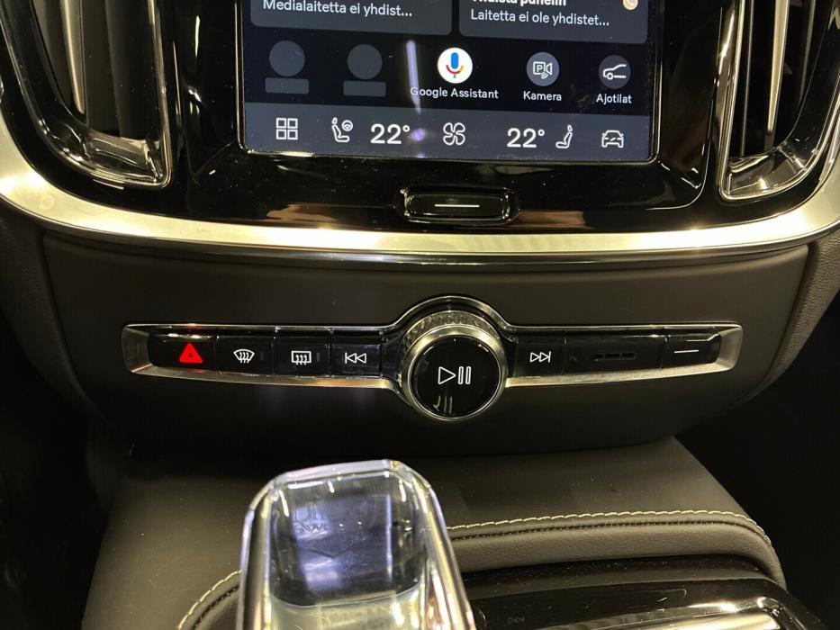 VOLVO V60 2024
