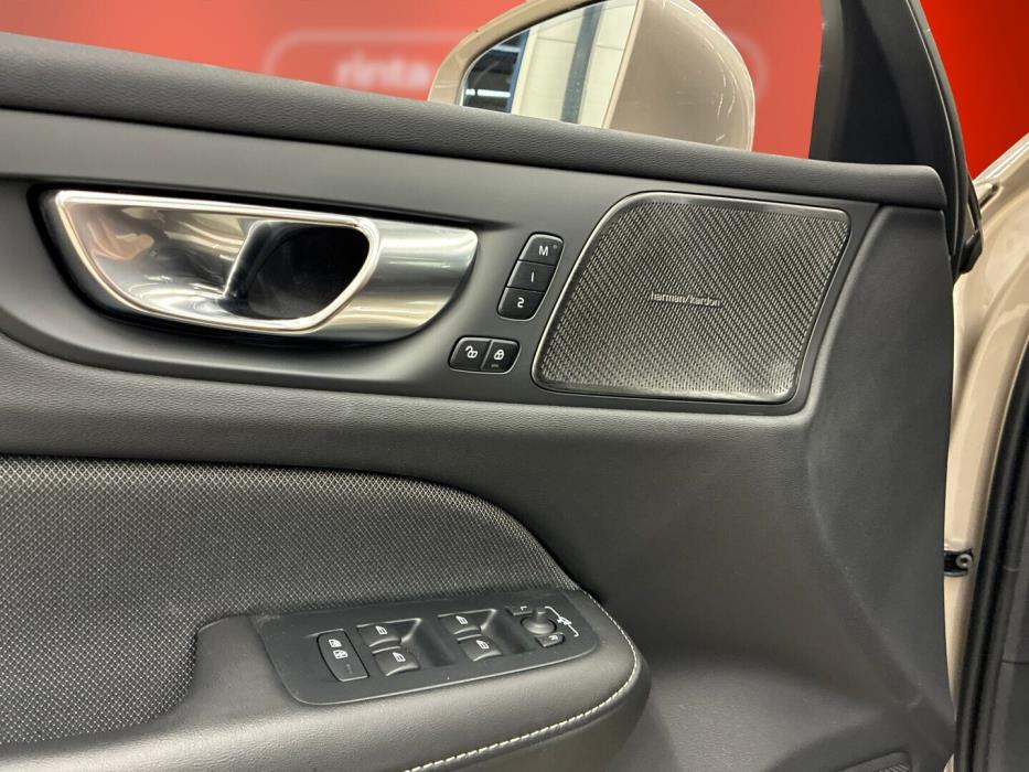 VOLVO V60 2024