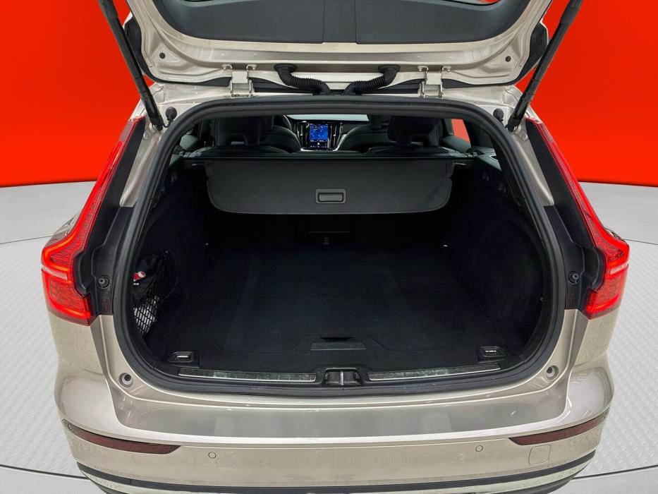 VOLVO V60 2024