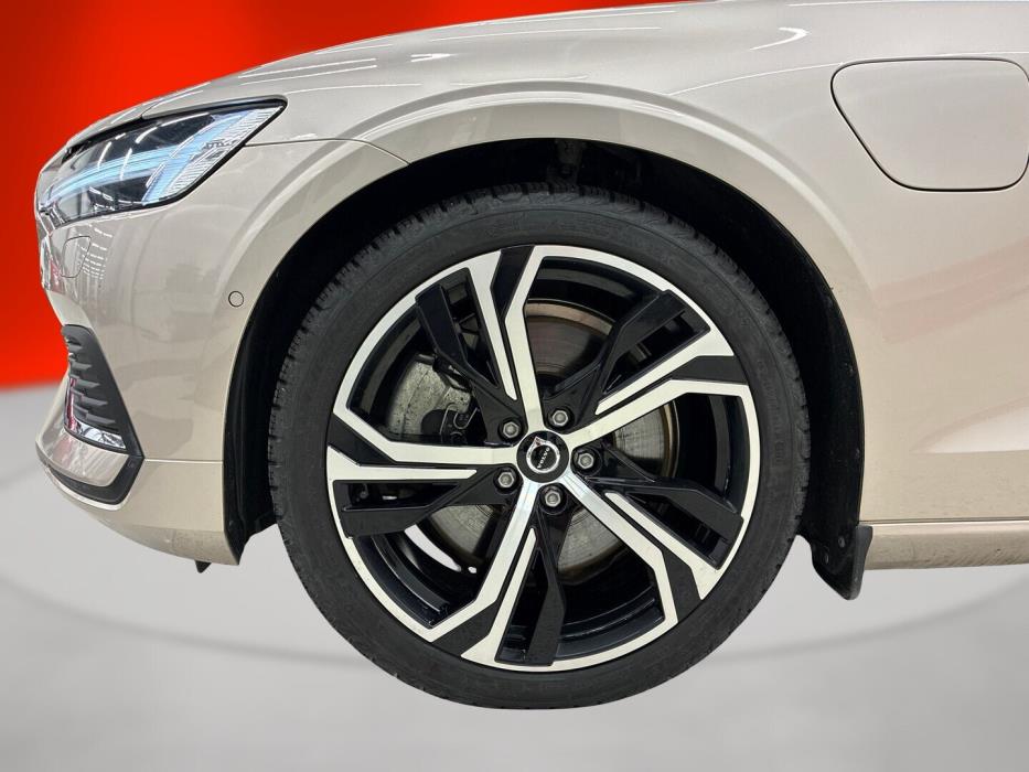 VOLVO V60 2024