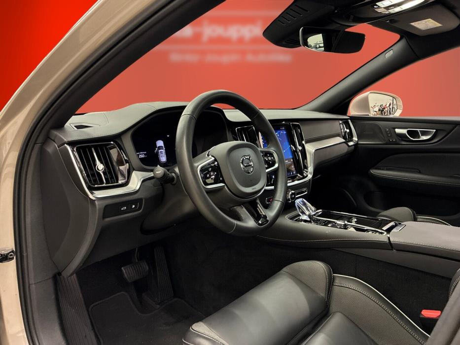 VOLVO V60 2024