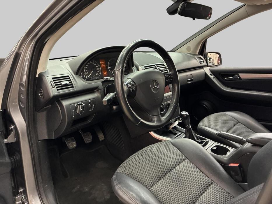 MERCEDES-BENZ A 2010