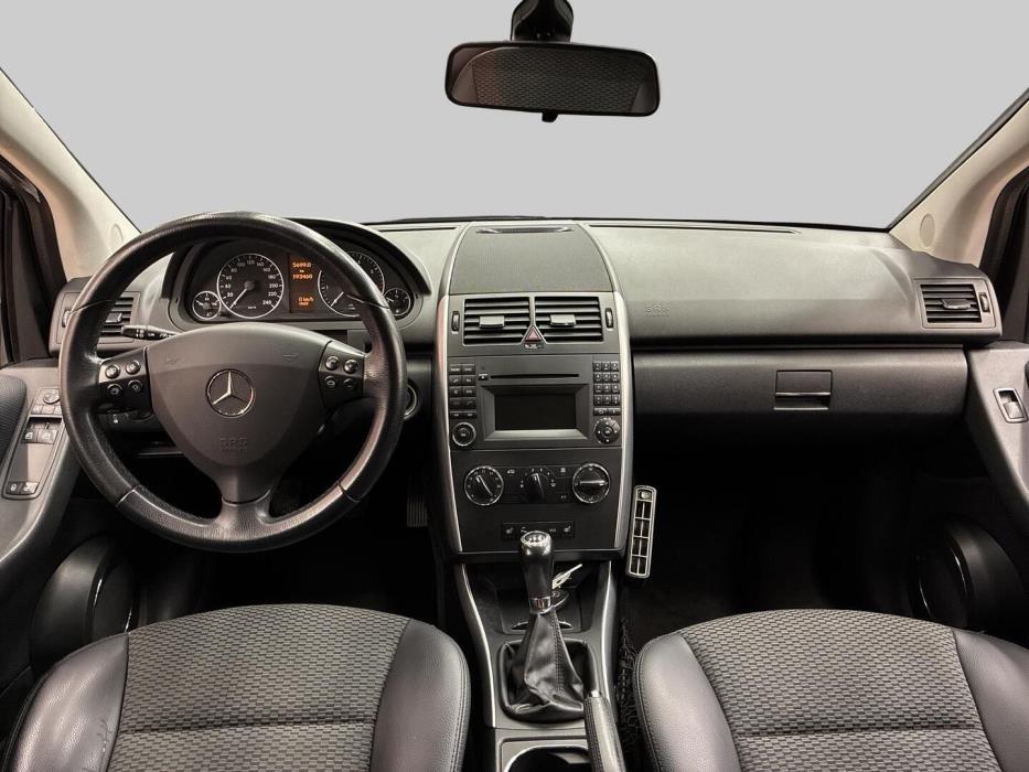 MERCEDES-BENZ A 2010