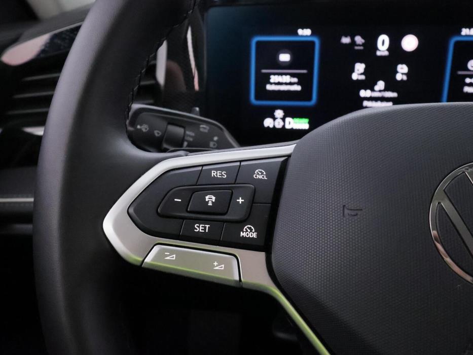 VOLKSWAGEN PASSAT 2025