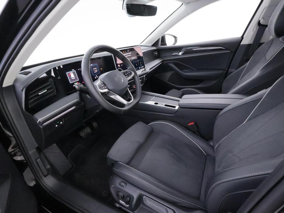 VOLKSWAGEN PASSAT 2025