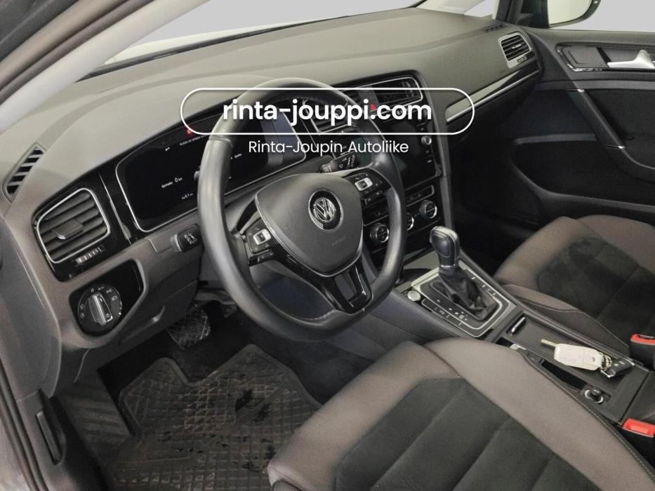 VOLKSWAGEN Golf 2018