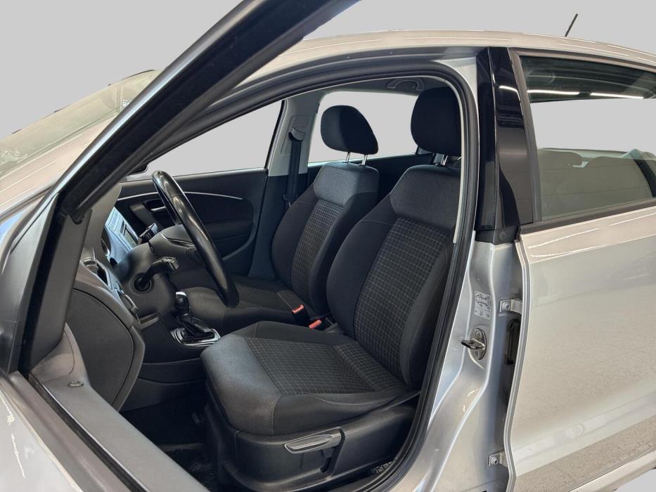 VOLKSWAGEN Polo 2016