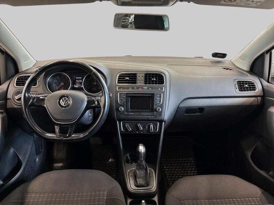 VOLKSWAGEN Polo 2016