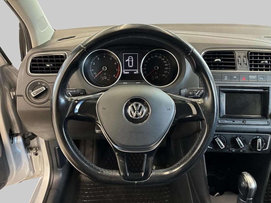 VOLKSWAGEN Polo 2016