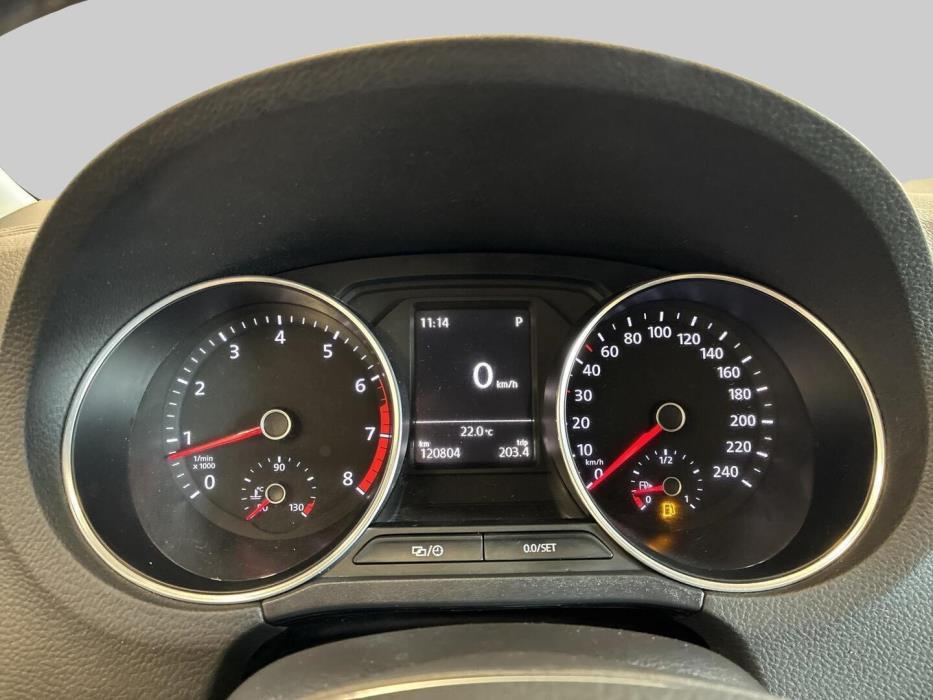 VOLKSWAGEN Polo 2016