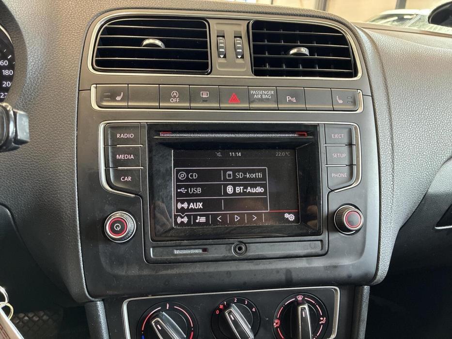 VOLKSWAGEN Polo 2016
