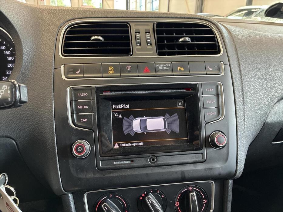 VOLKSWAGEN Polo 2016