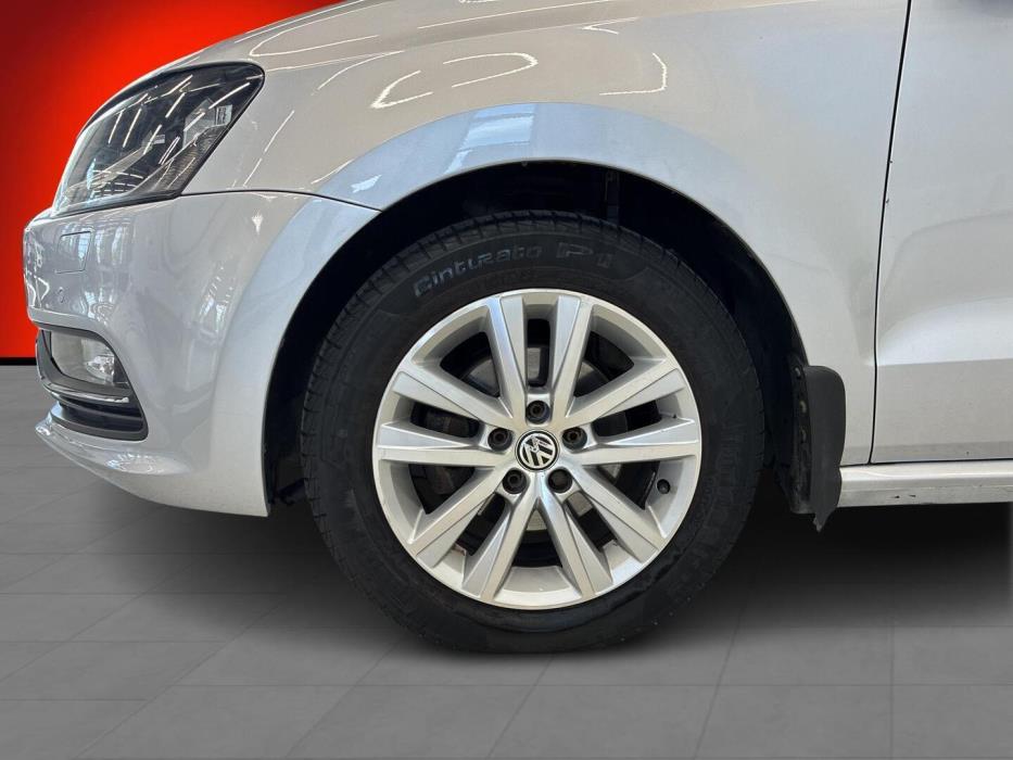 VOLKSWAGEN Polo 2016
