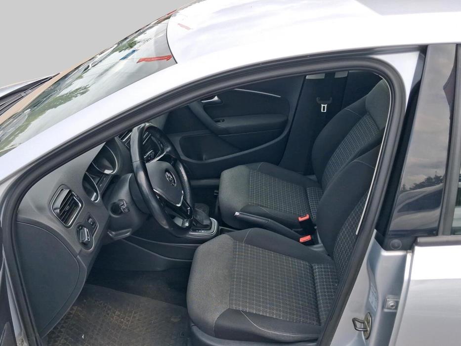 VOLKSWAGEN Polo 2016