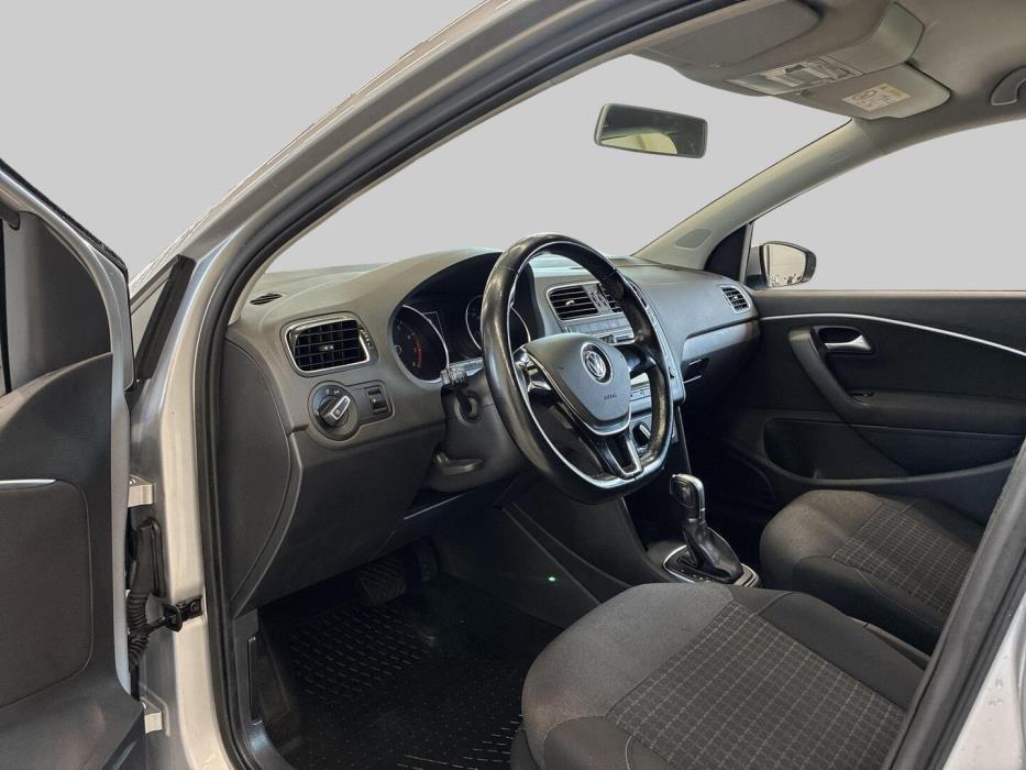 VOLKSWAGEN Polo 2016