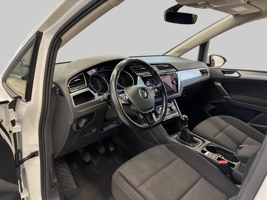 VOLKSWAGEN Touran 2018