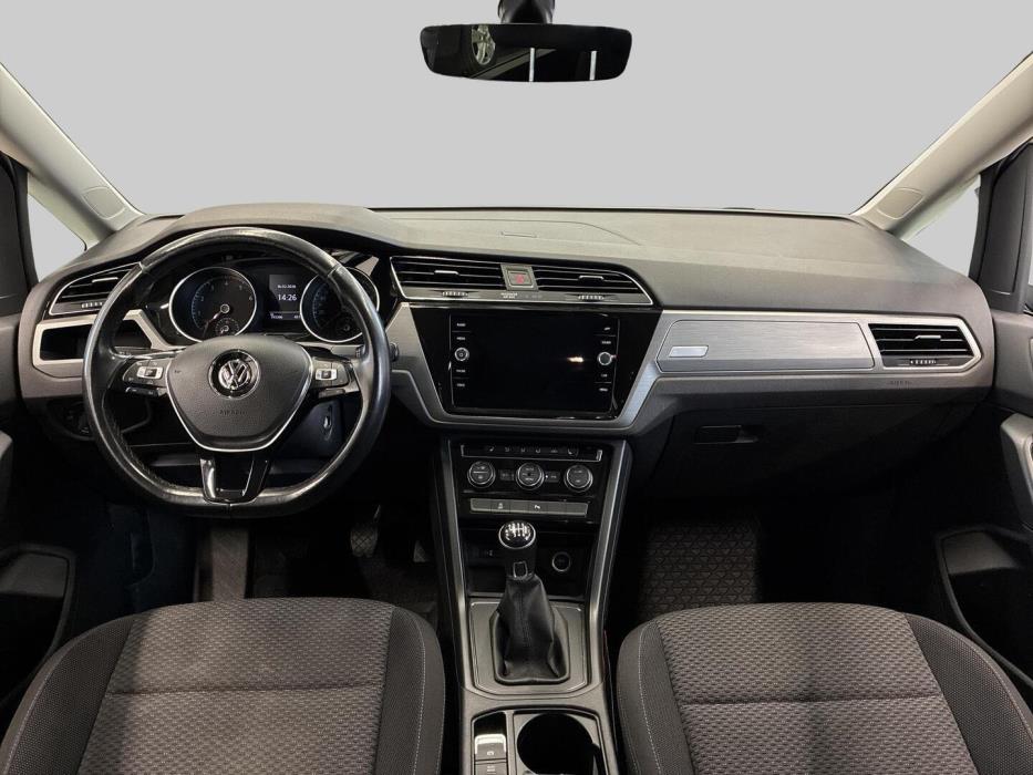 VOLKSWAGEN Touran 2018